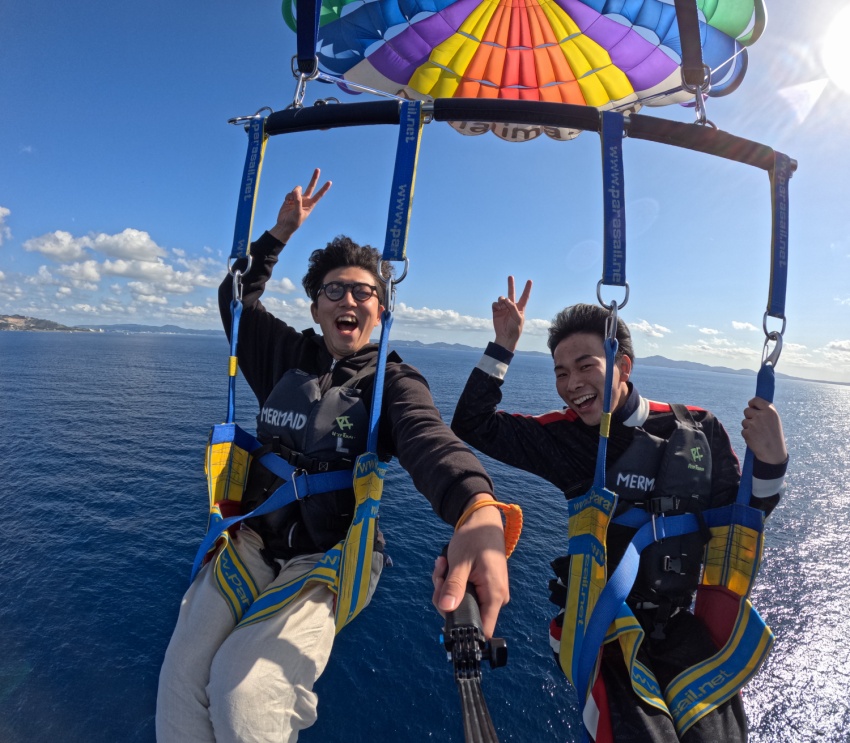 パラセーリング体験中にホエールが!!🐳【沖縄マリンスポーツ専門店★水納島マーメイド】